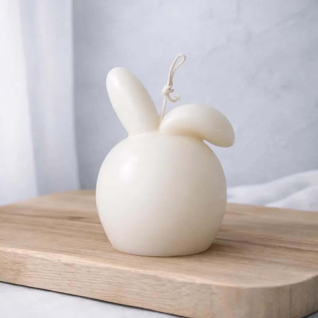 Świeca sojowa Zając z zagiętym uchem