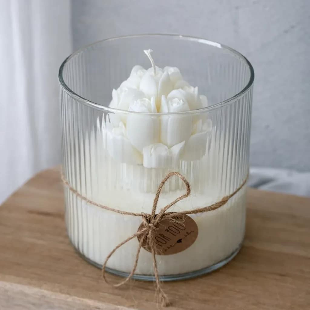 Świeca sojowa w szkle ryflowanym Tulipany